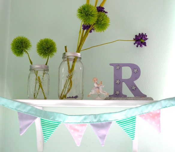 Cuarto bebe repisa banderin